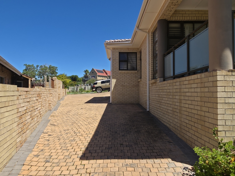3 Bedroom Property for Sale in Wavecrest Eastern Cape